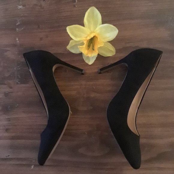 LOFT Shoes - 💐Ann Taylor Loft Black Stiletto Suede Pumps 6.5